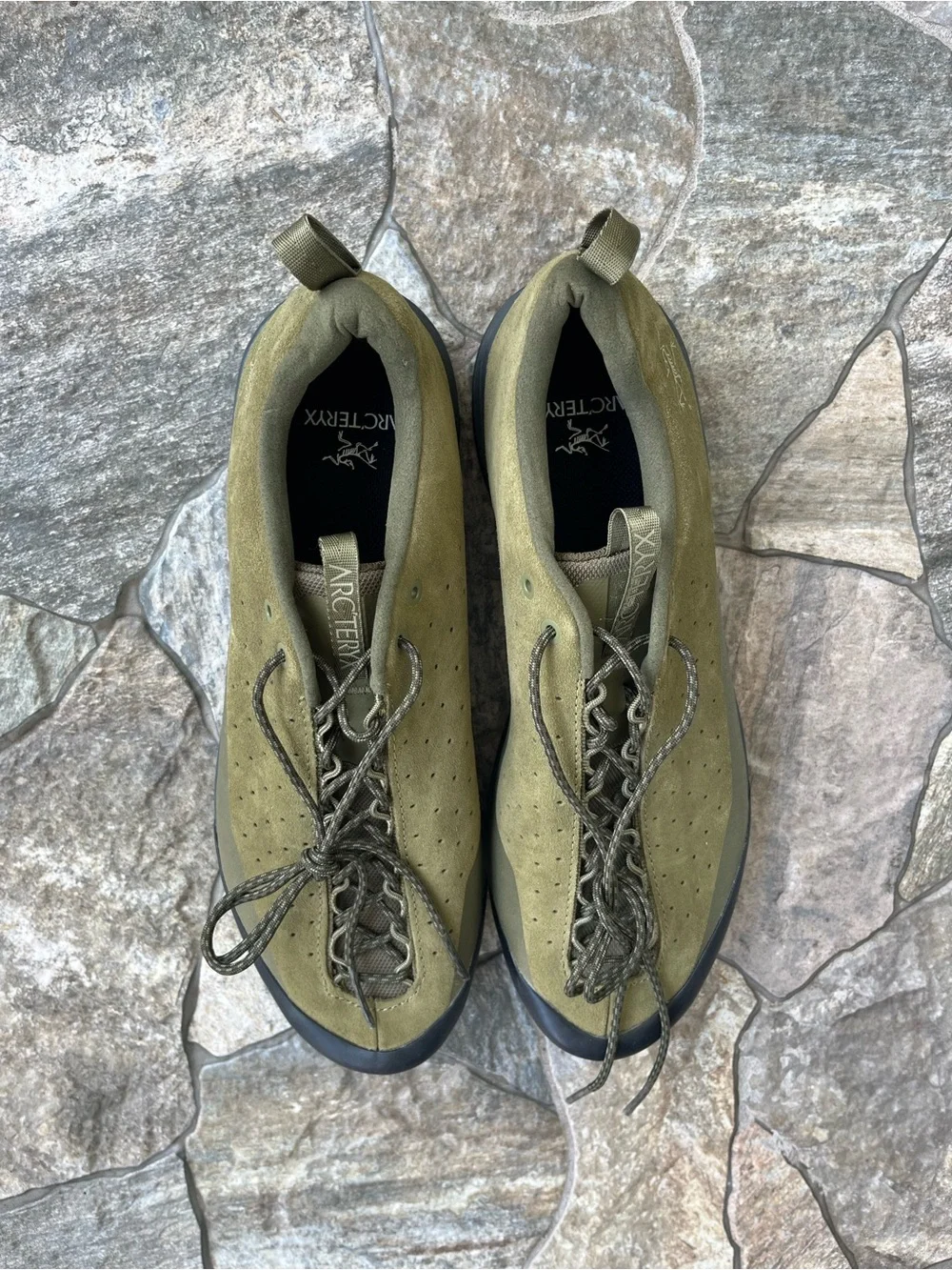 Arc’teryx Konseal AR Men’s 9 Olive Green Approach Shoes Vibram NEW